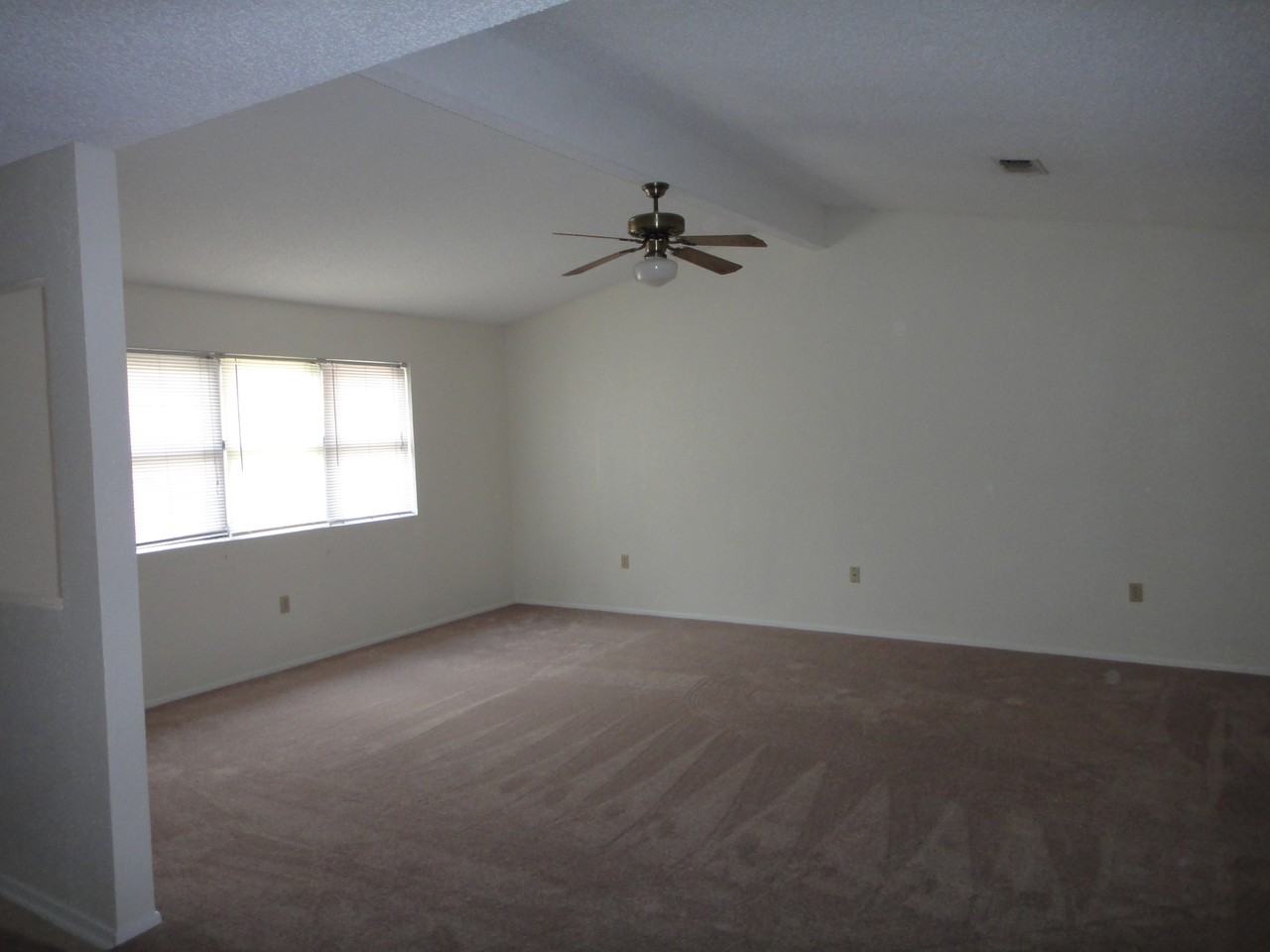 505 Austin St - Photo 3 of 19