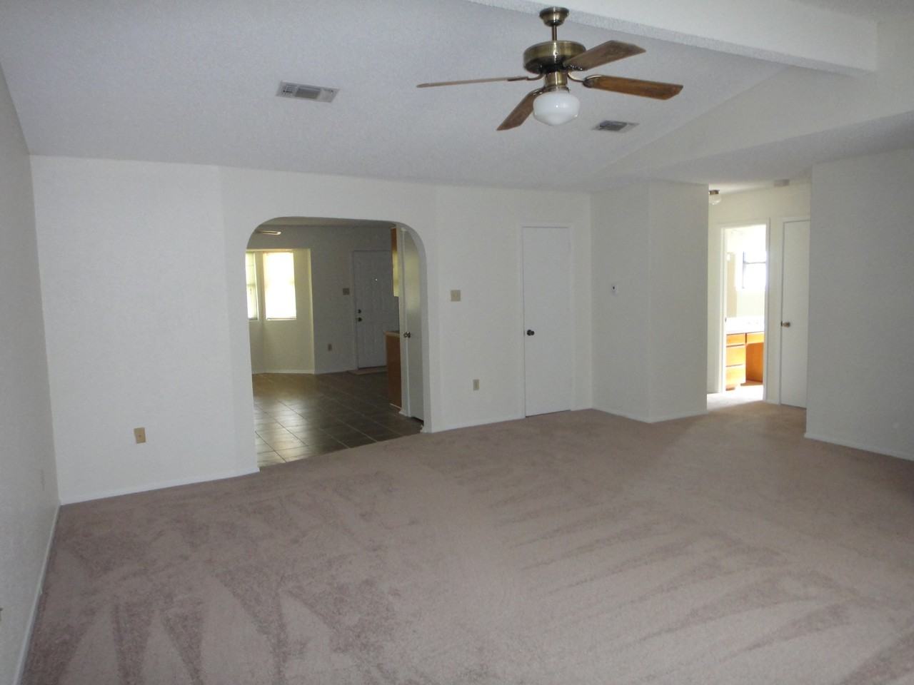 505 Austin St - Photo 4 of 19