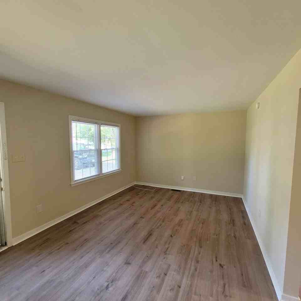 501 Labrook Dr - Photo 2 of 14