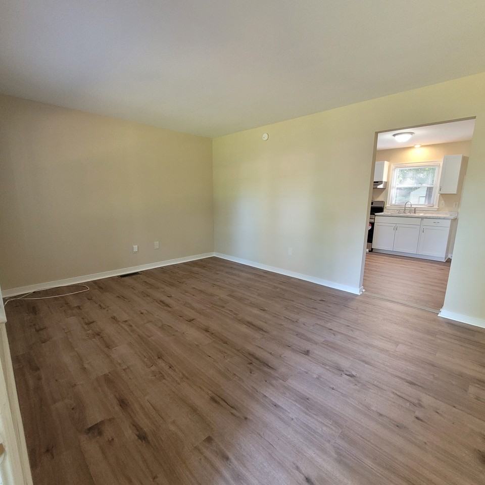 501 Labrook Dr - Photo 3 of 14