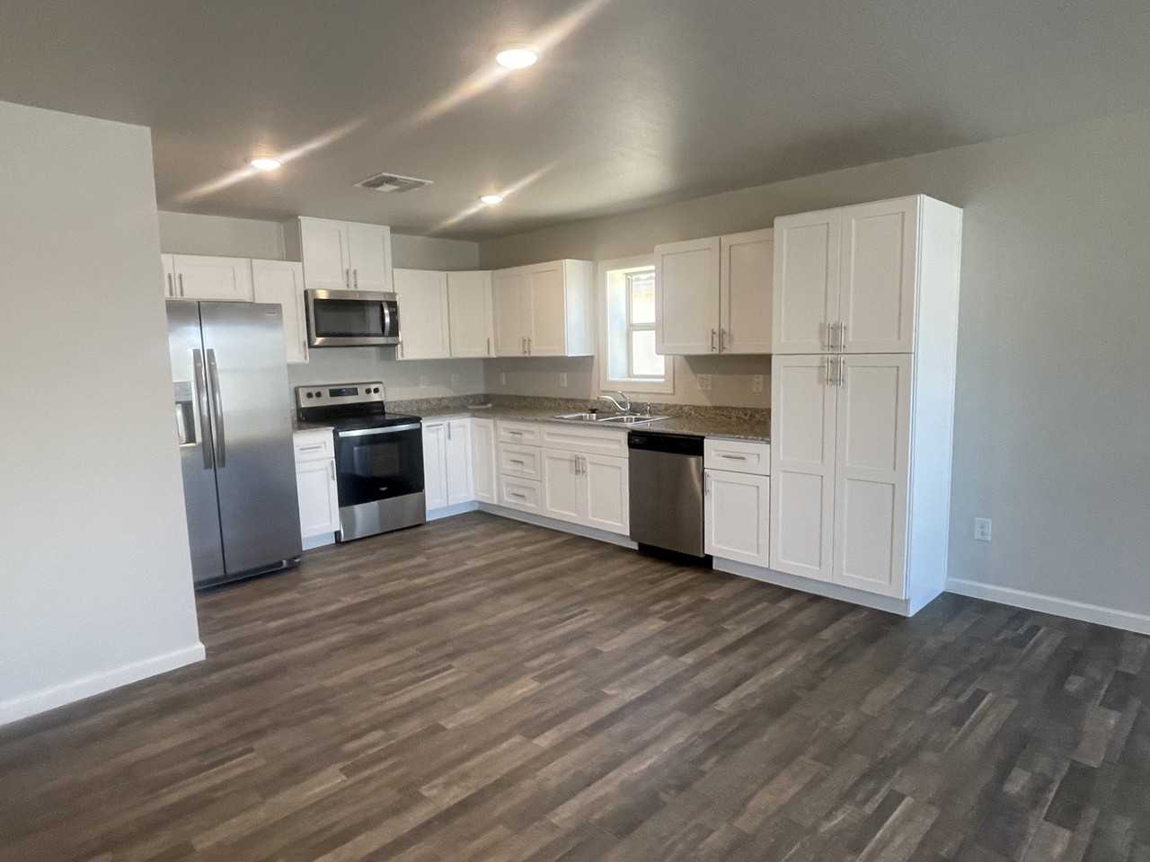 8013 S Namaka Dr - Photo 3 of 20