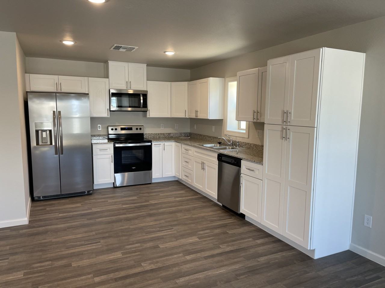 8013 S Namaka Dr - Photo 4 of 20