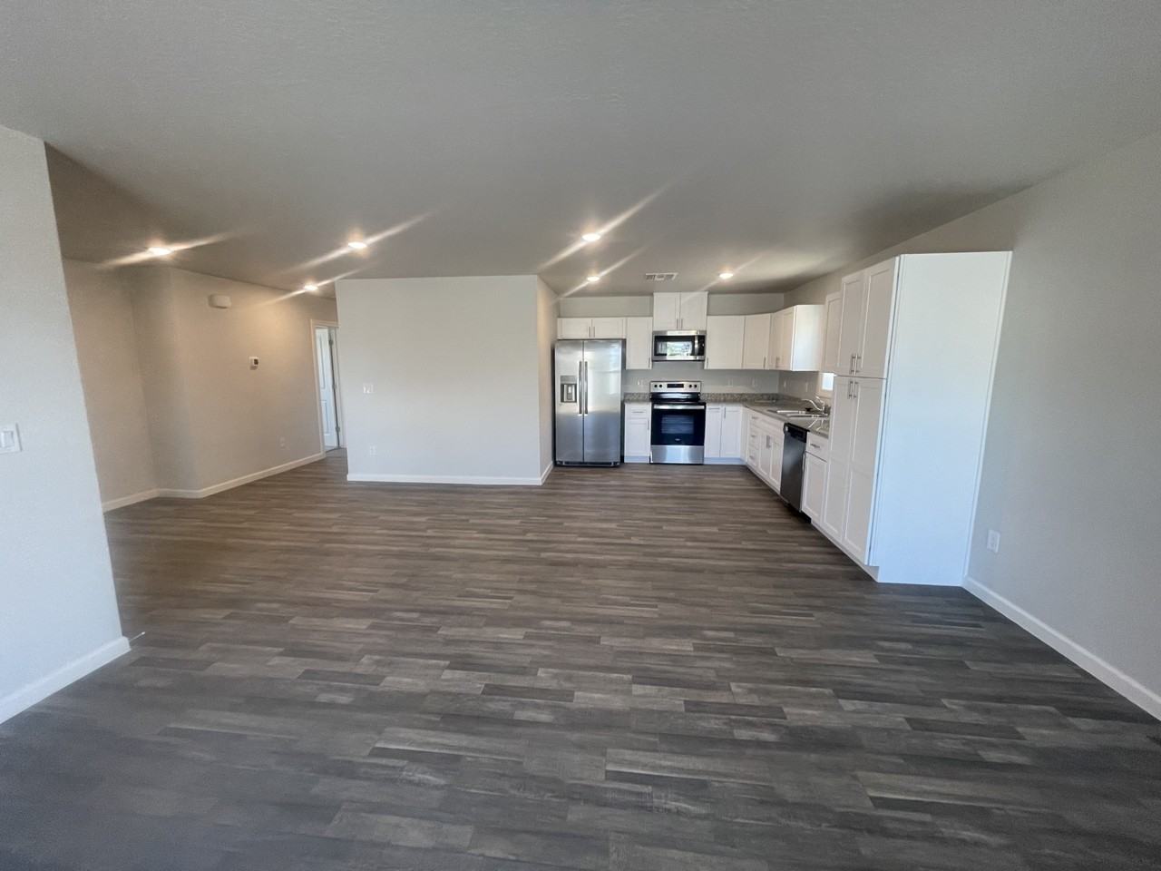 8013 S Namaka Dr - Photo 5 of 20