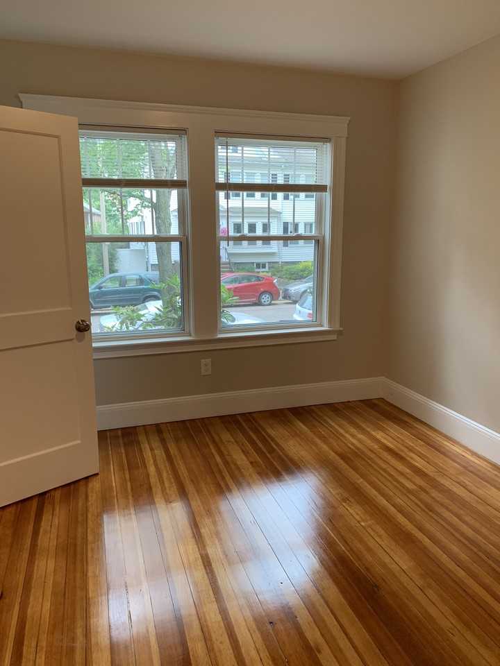 24 Moraine St - Photo 3 of 20