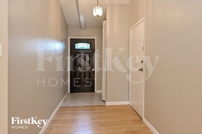 2707 Wood River Dr - Photo 2 of 16