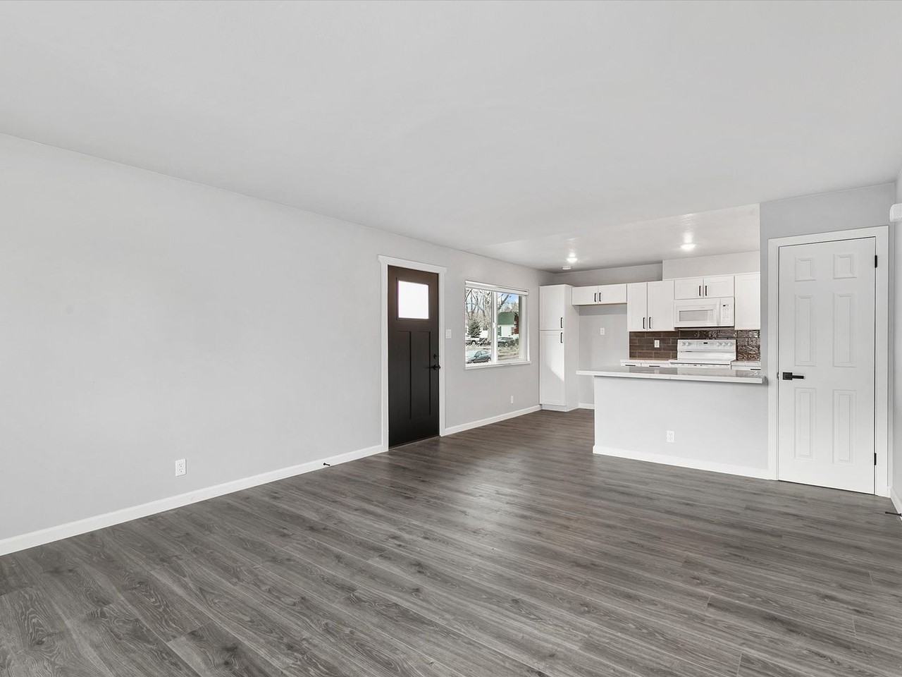 1572 Lander Street #1572 - Photo 6 of 10