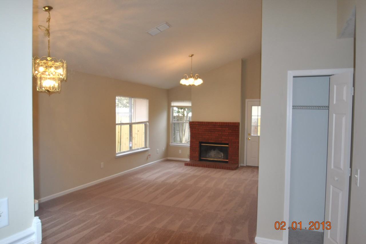 12237 Sutton Estates Dr - Photo 2 of 7