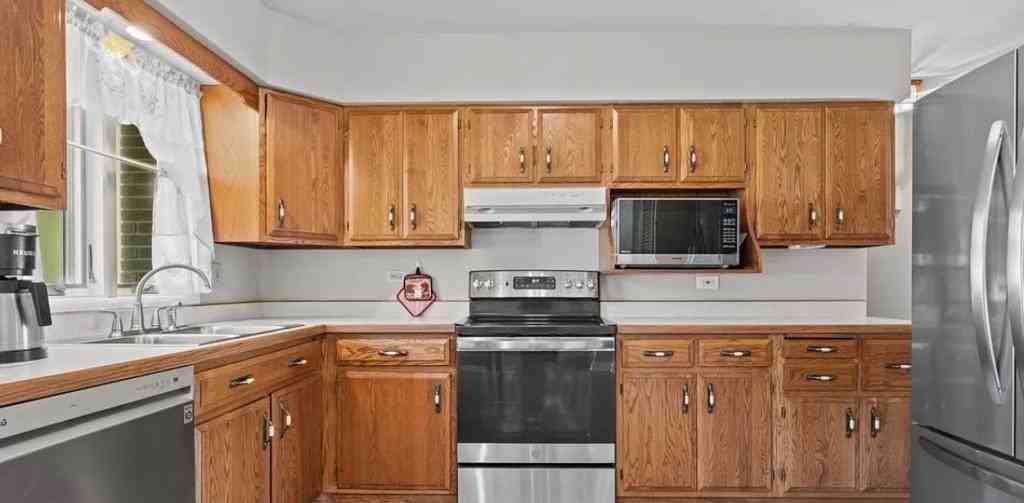 945 Ruth Dr - Photo 2 of 7