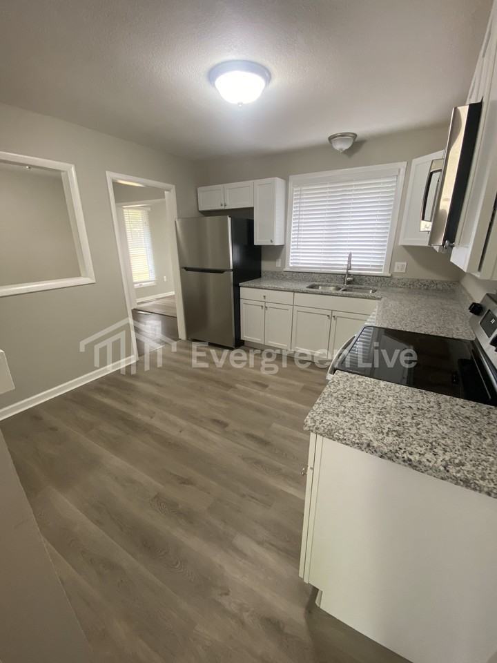 8008 E 93rd Ter - Photo 6 of 11