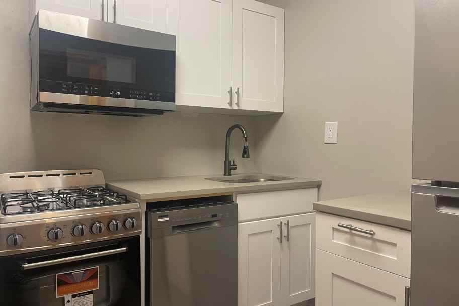 405 E 12th St #5 - Photo 2 of 12