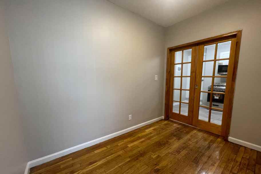 405 E 12th St #5 - Photo 5 of 12