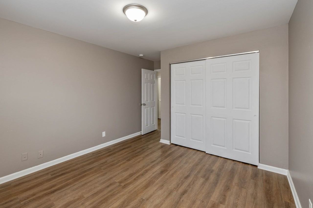 6933 Buckridge West Drive - Photo 4 of 17