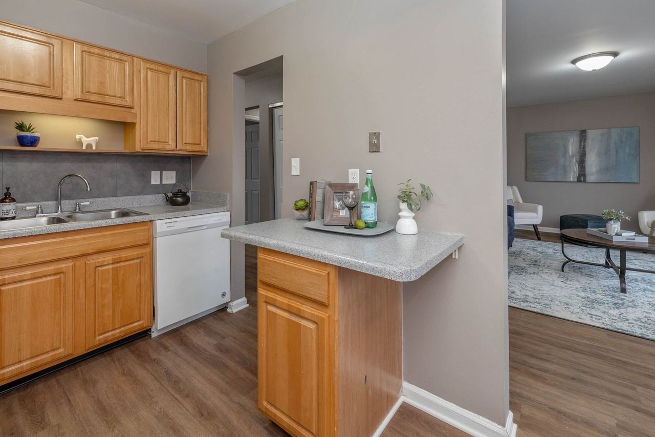 6933 Buckridge West Drive - Photo 7 of 17