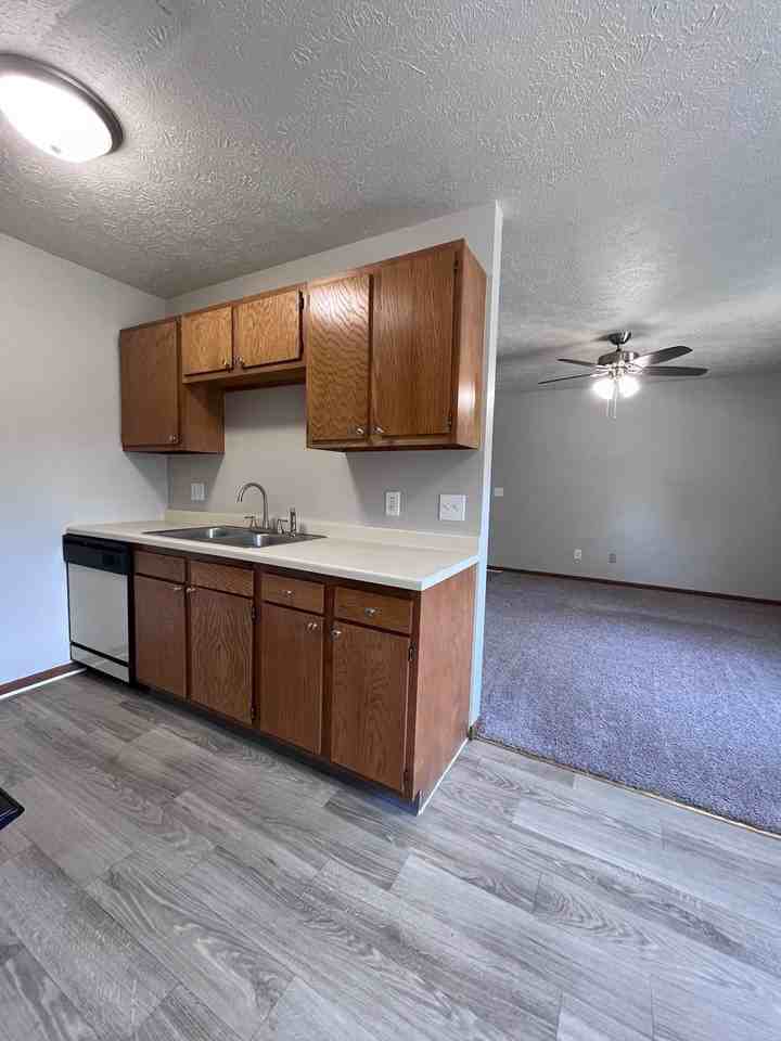 Maryland School Apartments - Photo 3 of 26