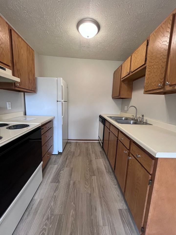 Maryland School Apartments - Photo 4 of 26