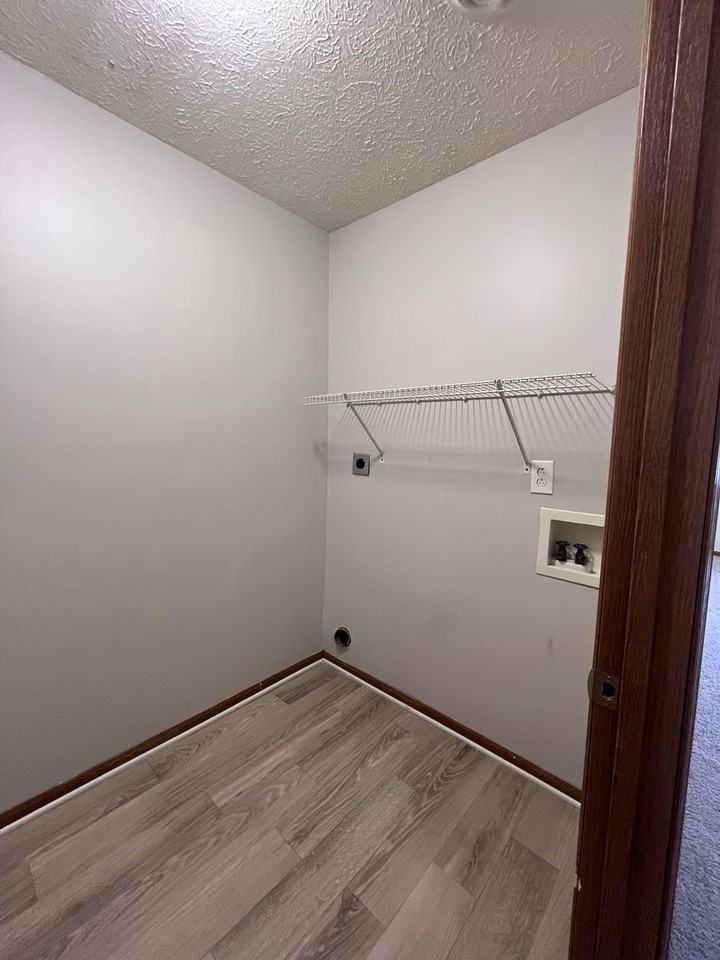 Maryland School Apartments - Photo 6 of 26