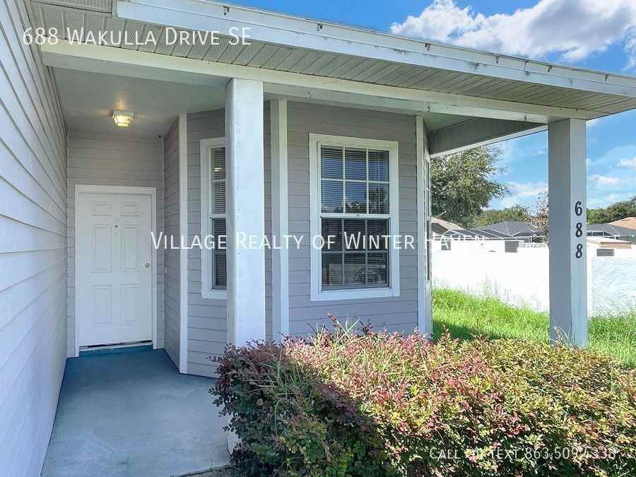 688 Wakulla Dr - Photo 3 of 15