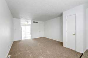 featured image of 1301 1/2 N Hershey Rd
