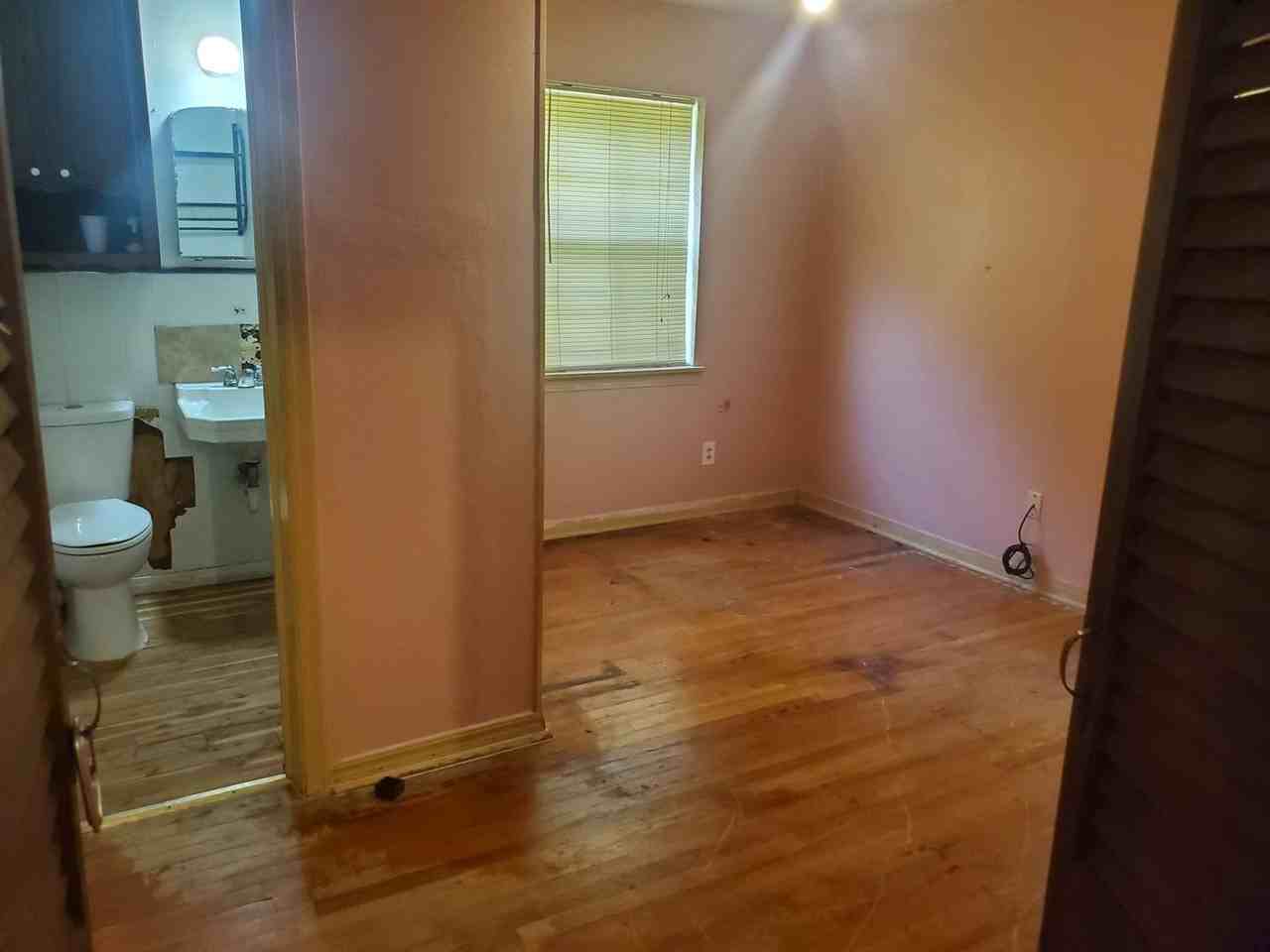 3929 Nw 18th St - Photo 3 of 8