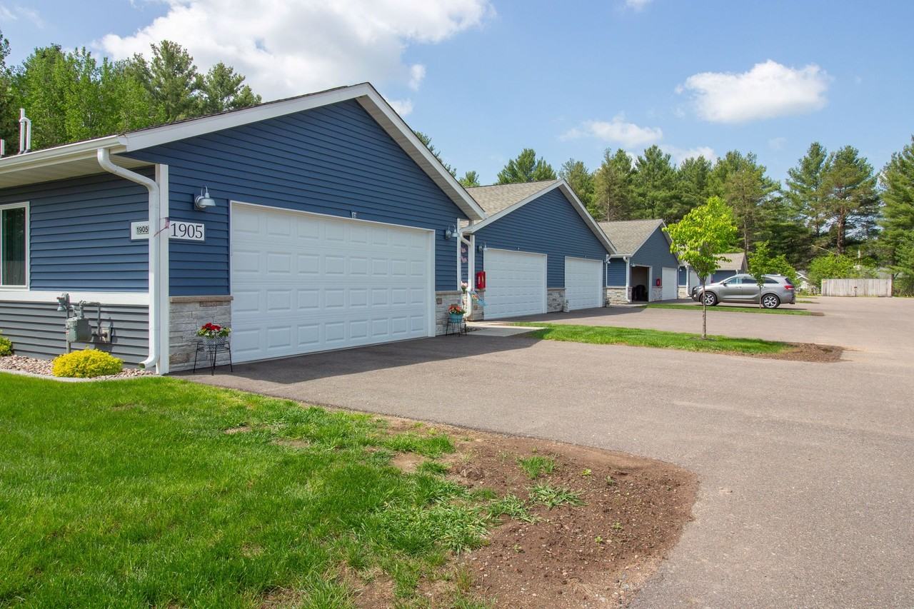 SCS Fox Point - Photo 6 of 50