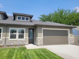 featured image of 546 W Broadway Ave