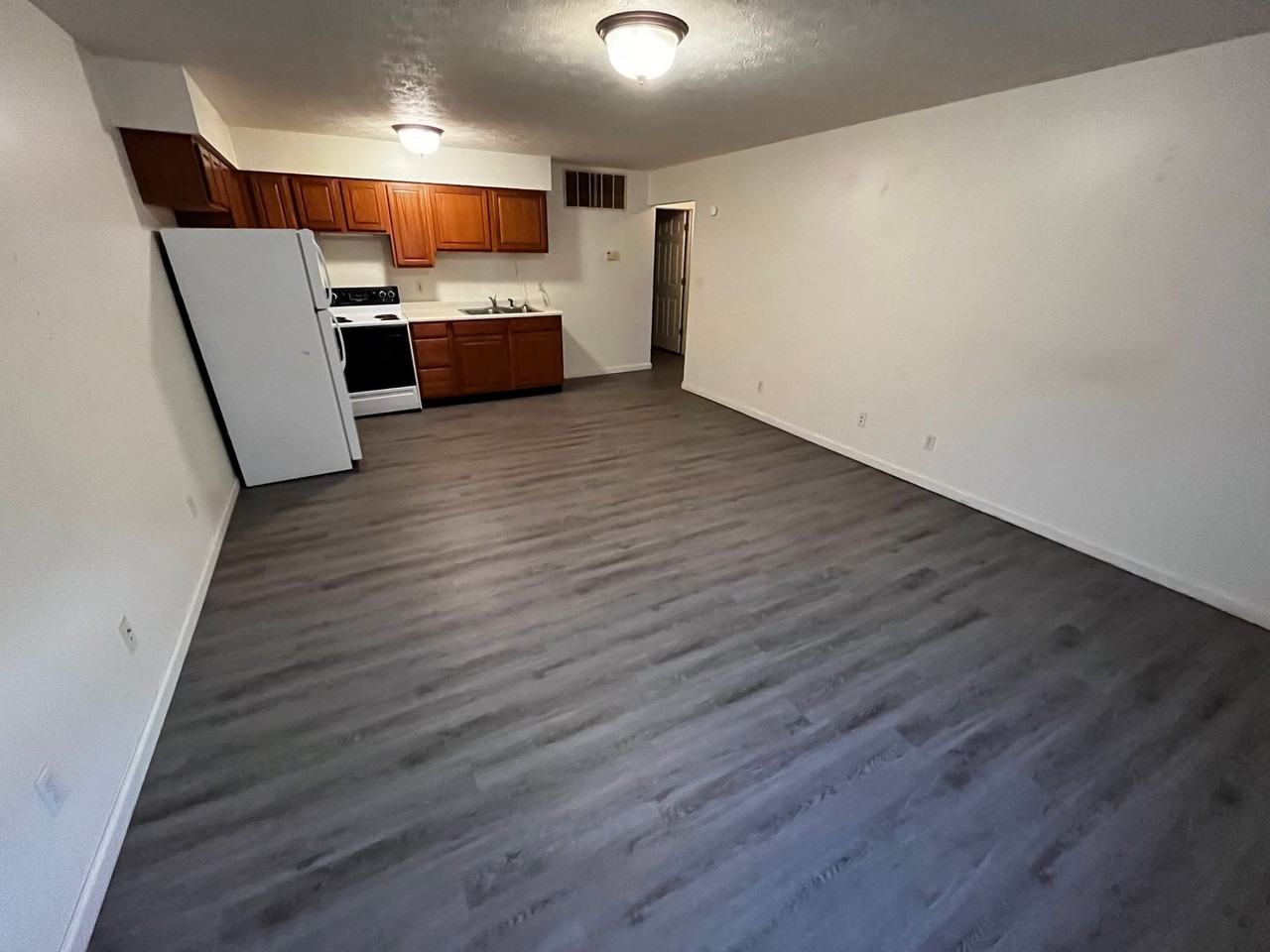 9021 W Jackson St - Photo 2 of 6