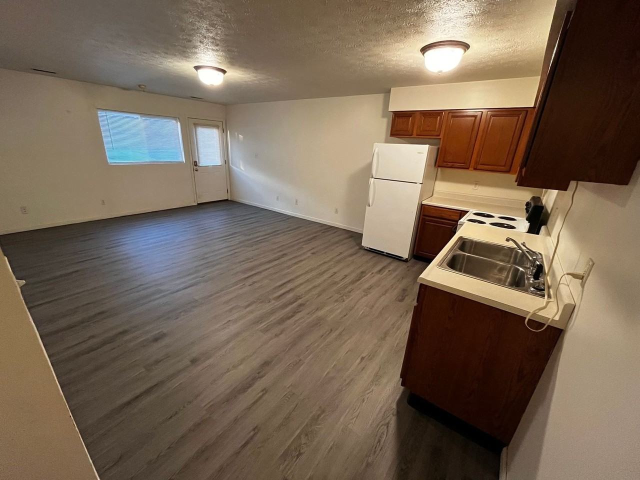 9021 W Jackson St - Photo 3 of 6