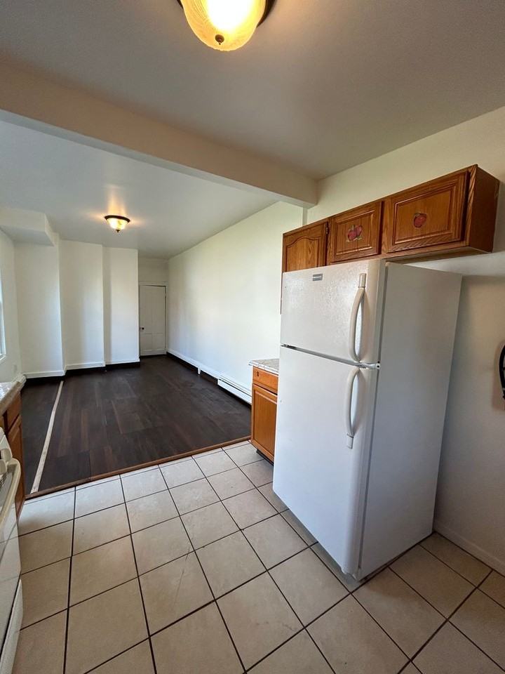 413 Monmouth St - Photo 3 of 12