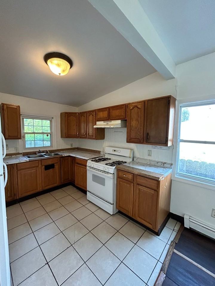 413 Monmouth St - Photo 4 of 12