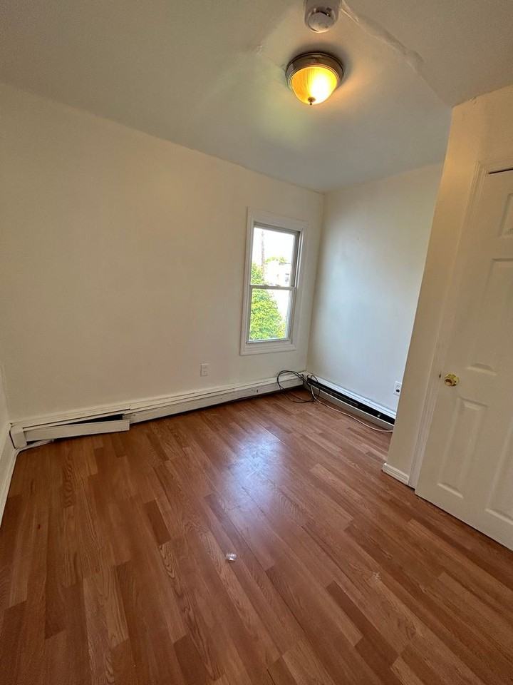 413 Monmouth St - Photo 7 of 12