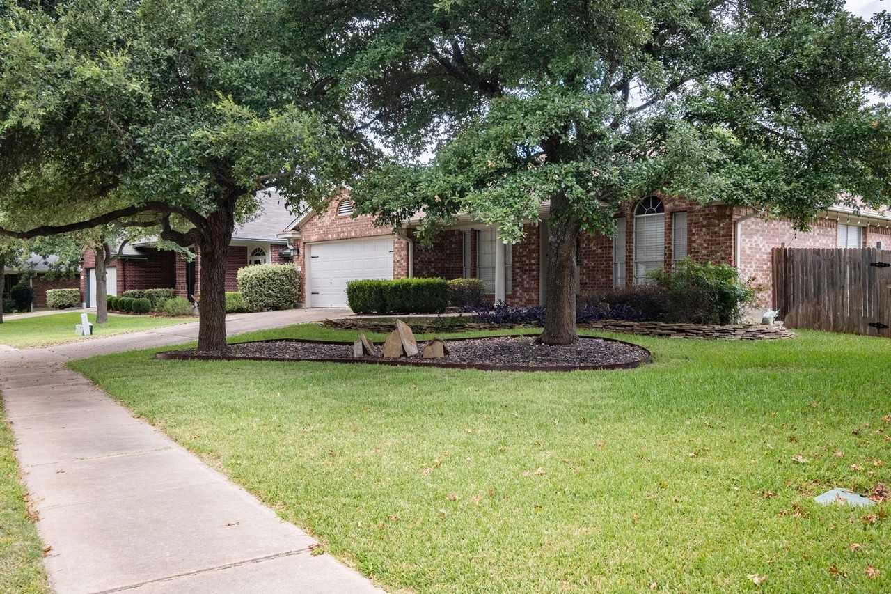 1402 Manjack Cay - Photo 2 of 30
