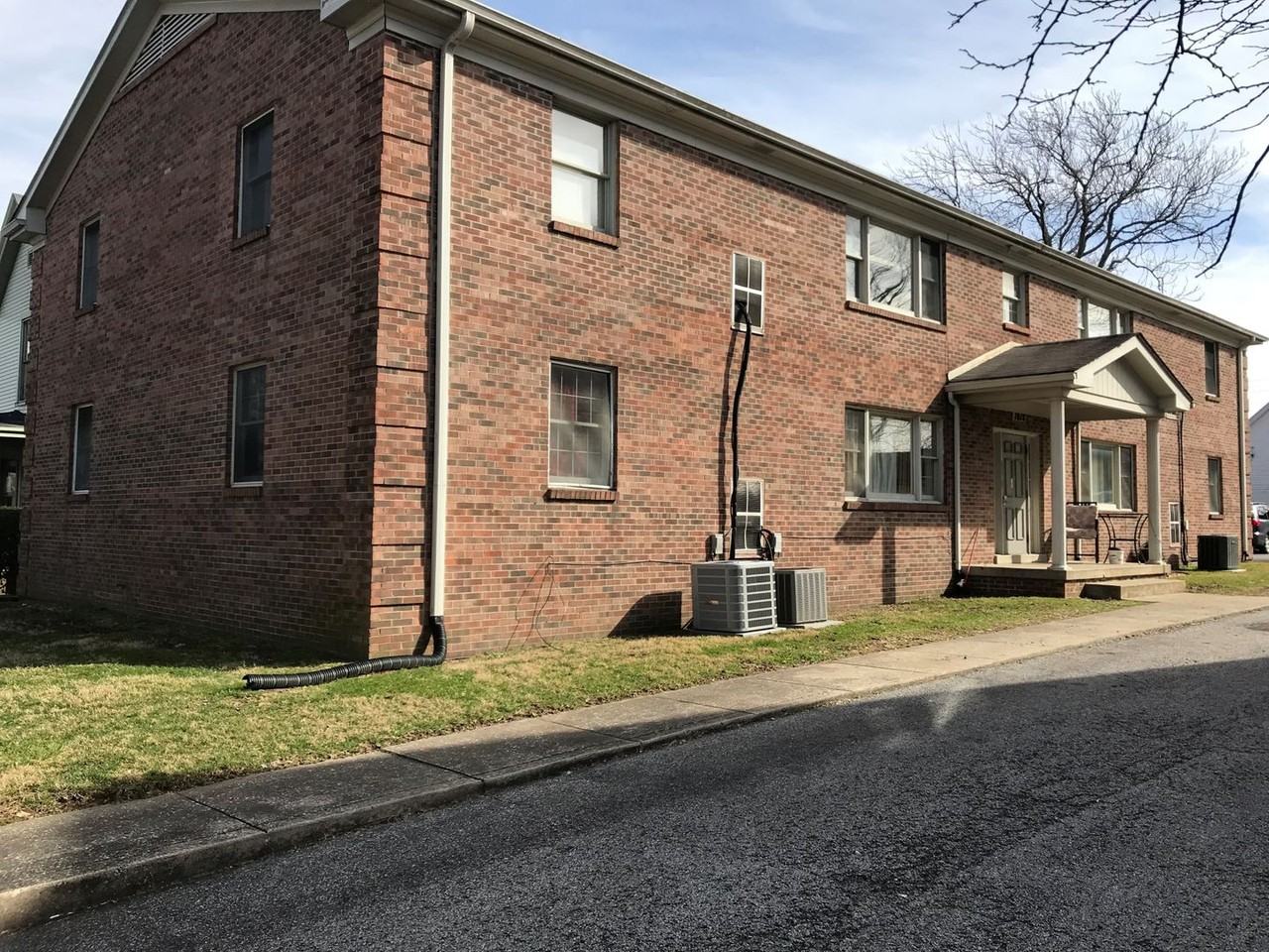 1018 Main Street - Photo 2 of 16