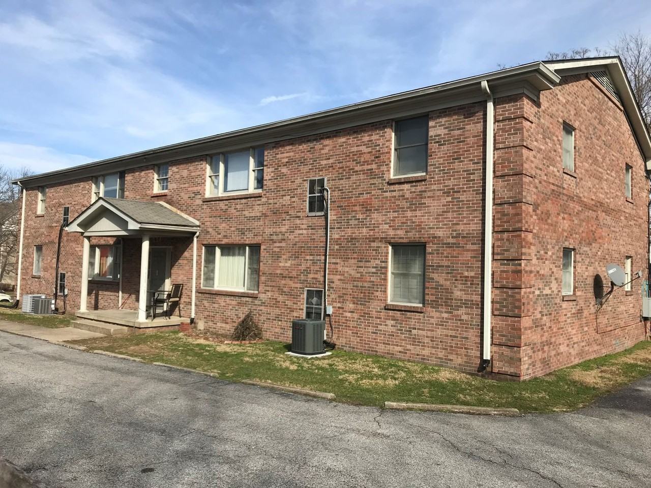 1018 Main Street - Photo 3 of 16