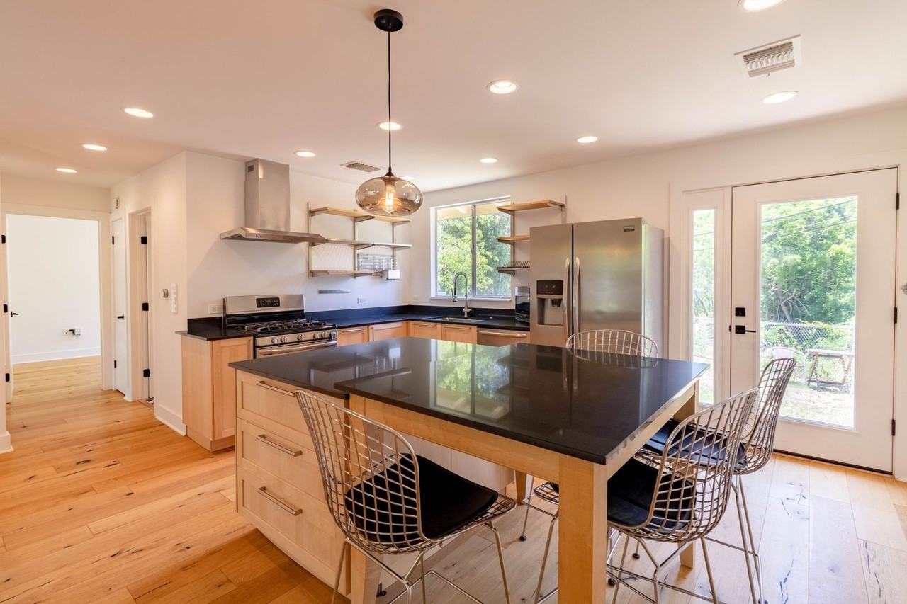 1423 Broadmoor Dr - Photo 2 of 25