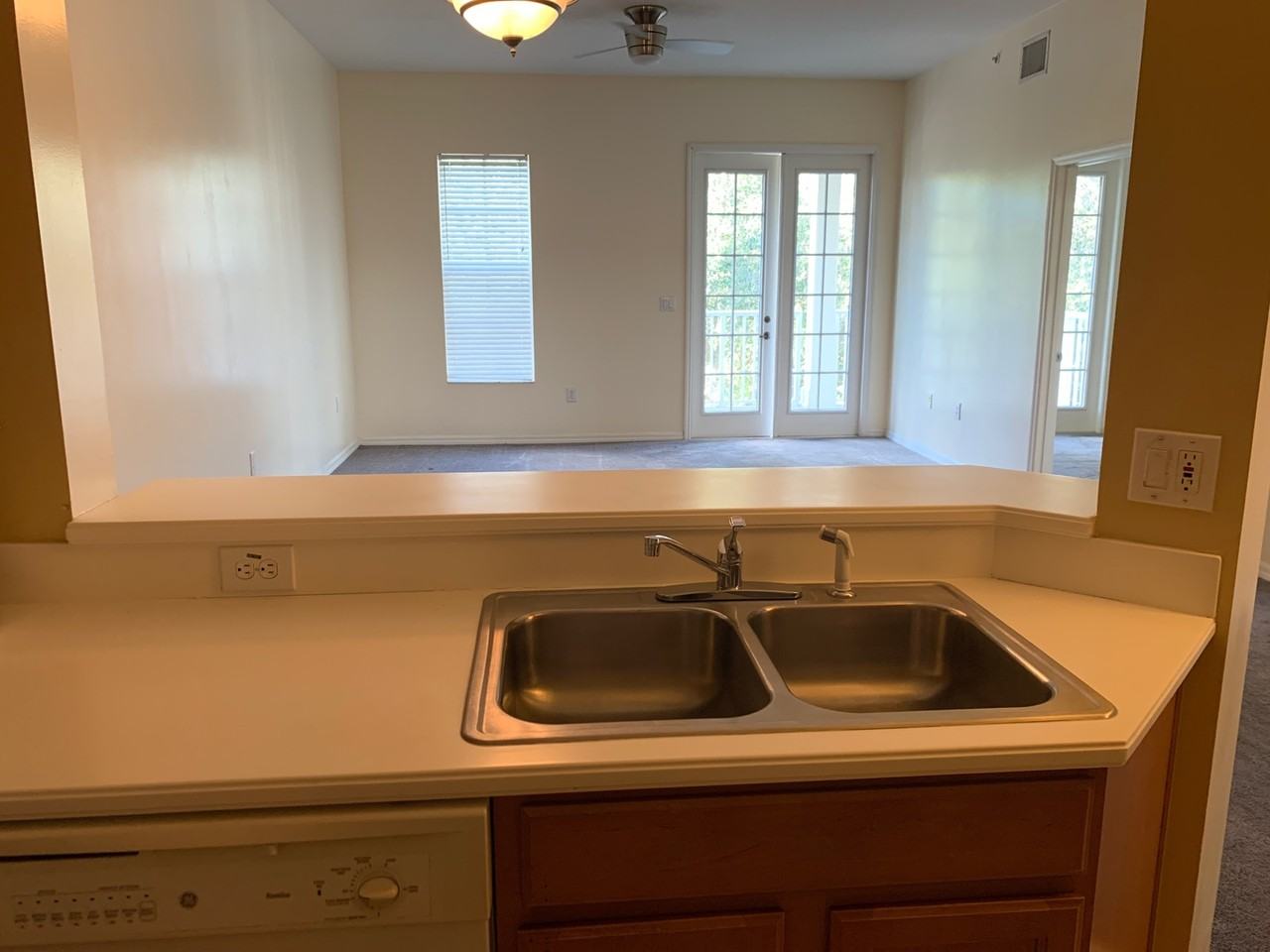 940 Spring Park St - Photo 4 of 23
