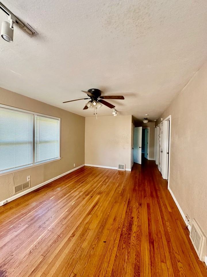 5119 Woodland Ave - Photo 6 of 17