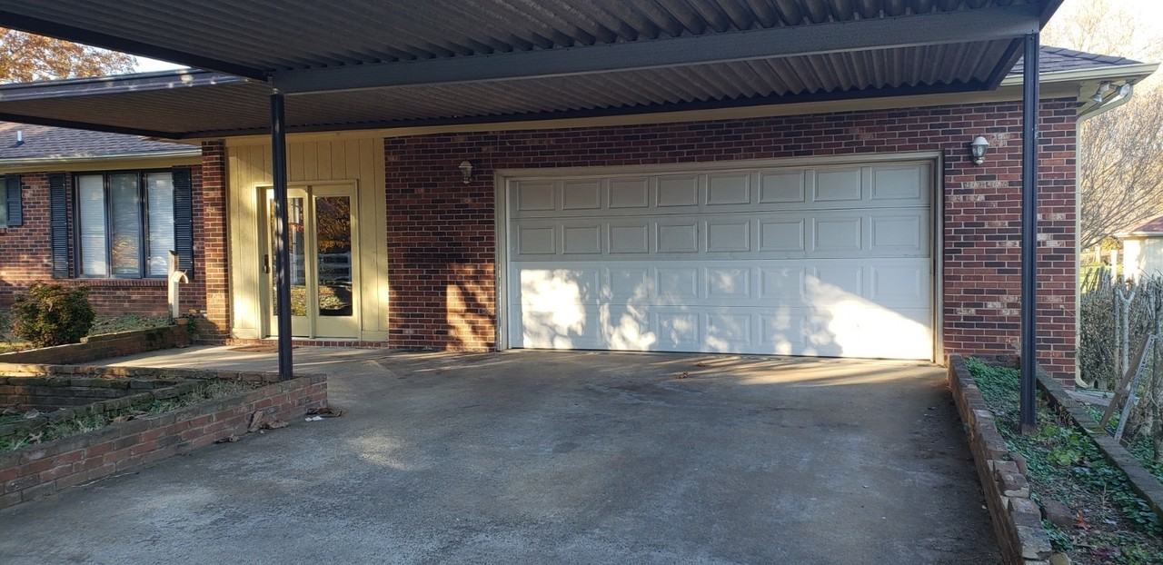2404 Pitts Ln - Photo 5 of 26