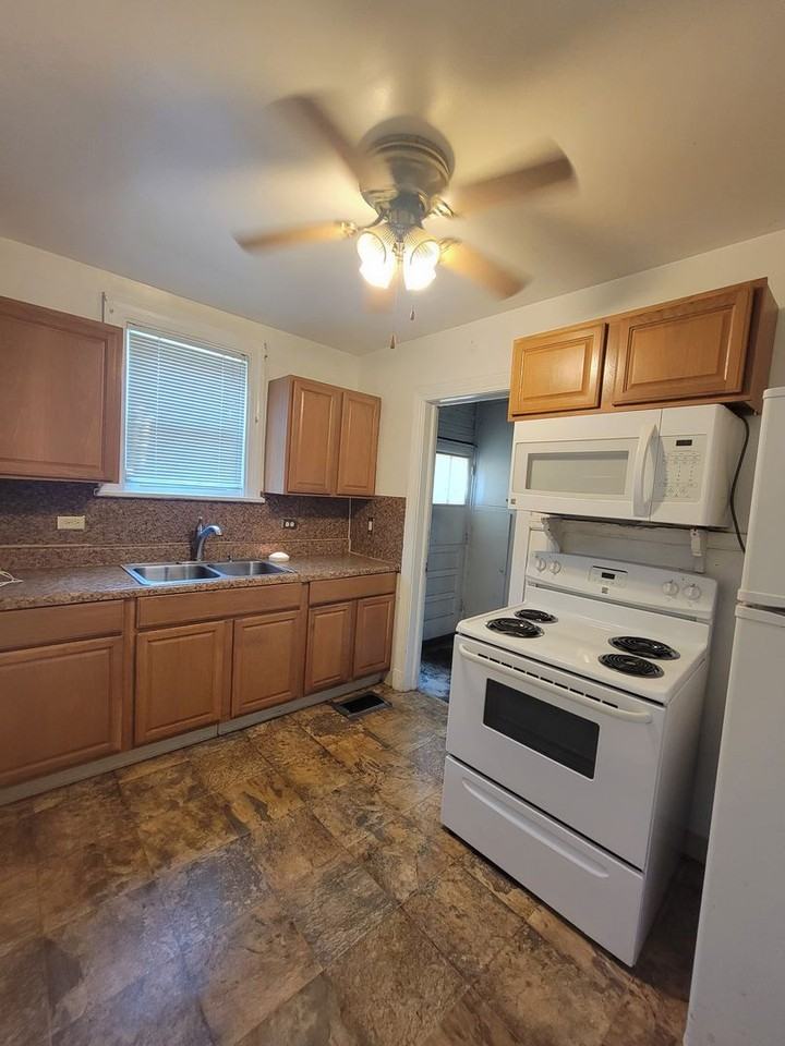 1 E 36th St - Photo 3 of 16