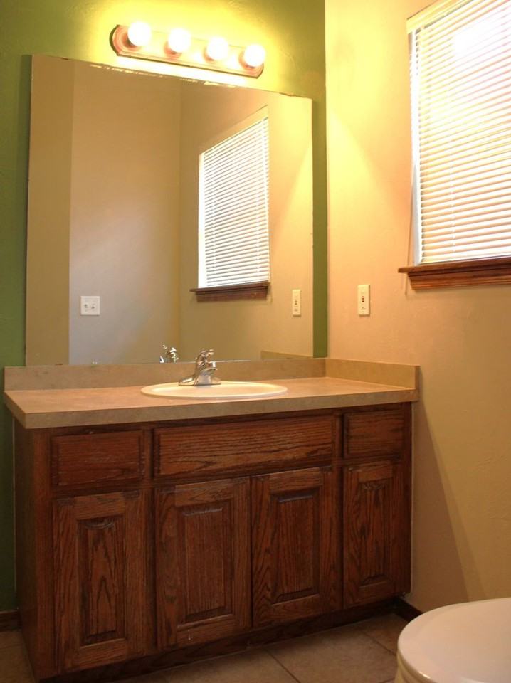 2720 Southeast 95th Street - Photo 6 of 11