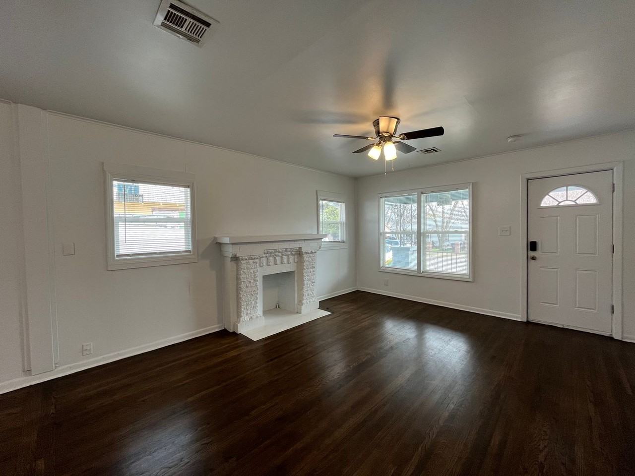 720 N Columbia Ave - Photo 4 of 22