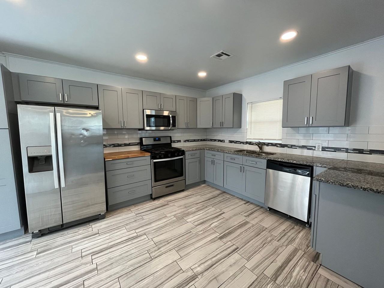 720 N Columbia Ave - Photo 7 of 22