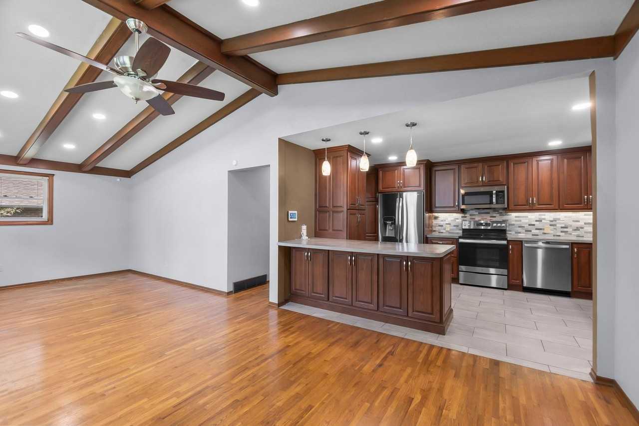 226 S Farmington Rd - Photo 3 of 22