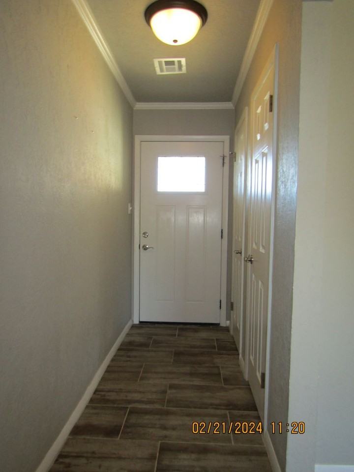 4734 Southeast Sunnymeade Drive - Photo 2 of 41