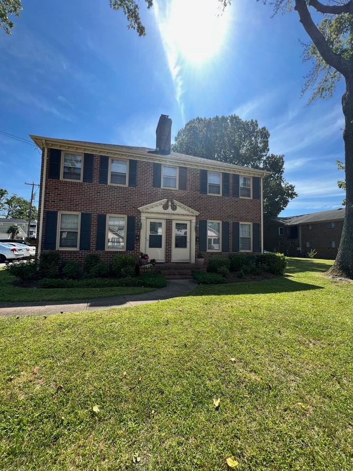 1317 Cypress Ave - Photo 3 of 20