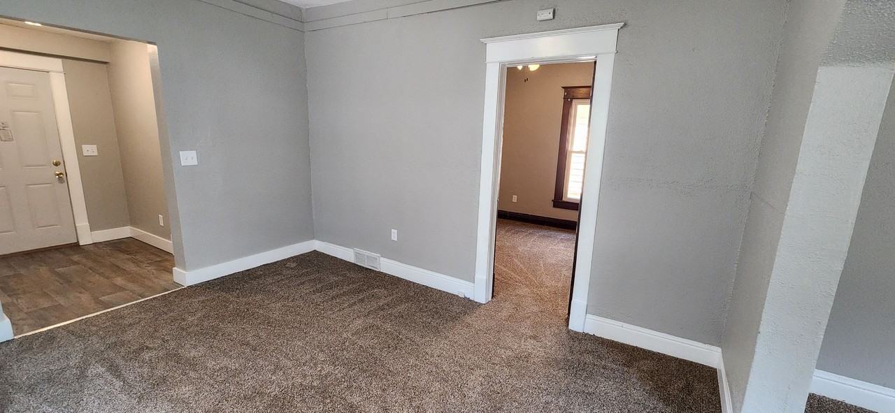 1645 E Walnut St - Photo 3 of 31