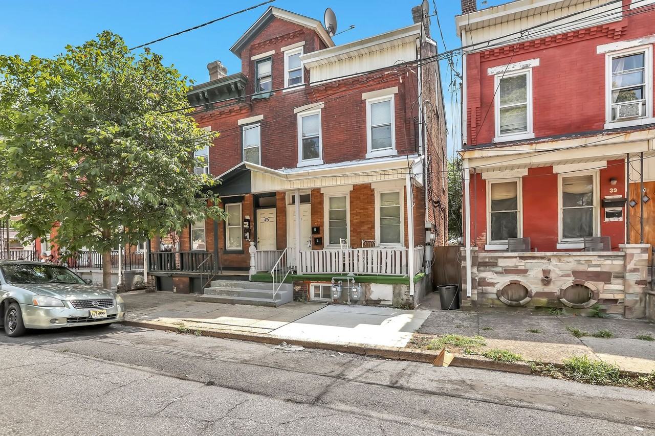 41 Pearl St - Photo 2 of 16