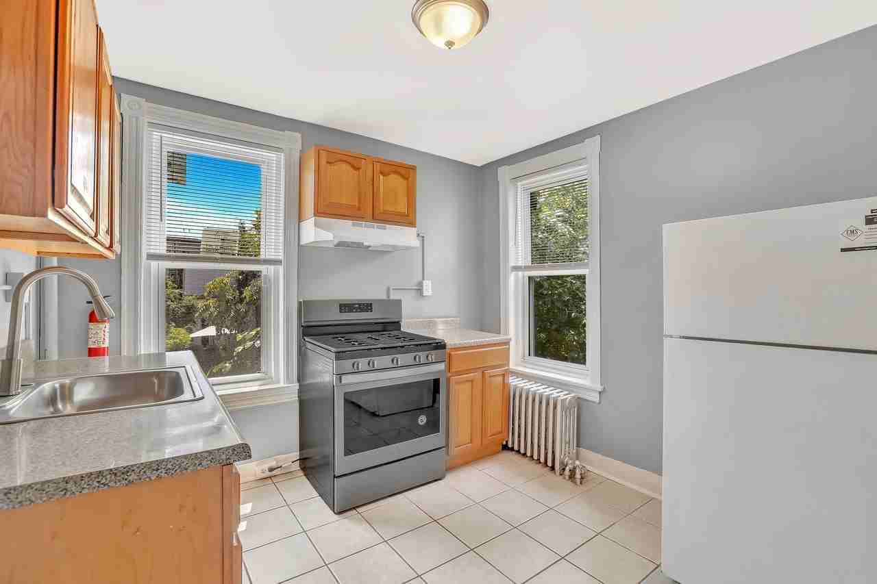 41 Pearl St - Photo 3 of 16