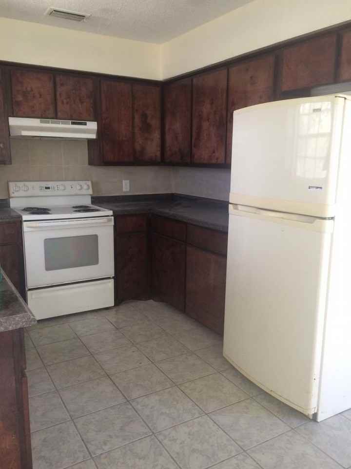 406 S 9th St - Photo 2 of 13