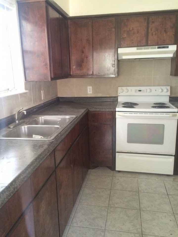 406 S 9th St - Photo 3 of 13