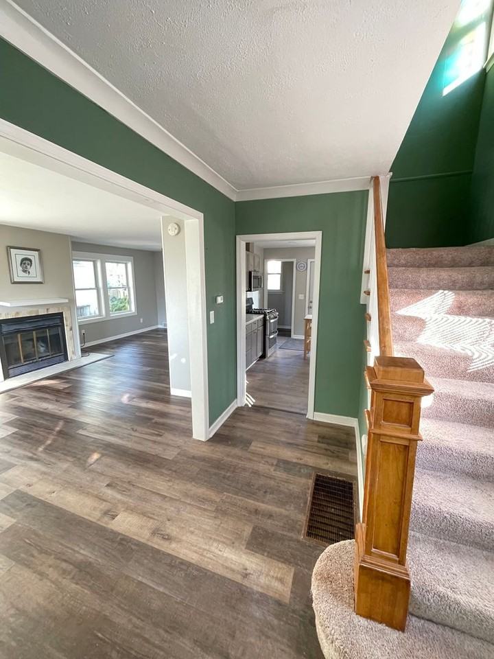 709 E Skyline Pkwy - Photo 3 of 20